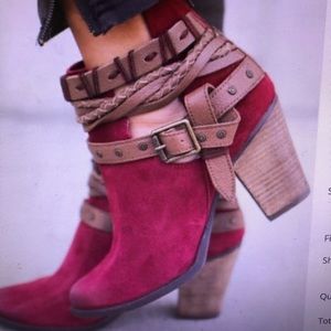 Red ankle boots/Booties!